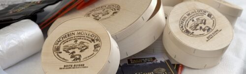 Boîtes de Vacherin Mont-d’Or à la fête du Vacherin aux Charbonnières